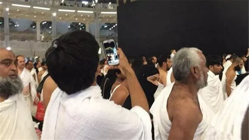 حدث نادر في مكة المكرمة.. سر اختفاء ظلال الكعبة!