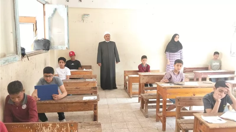 رئيس منطقة الإسماعيلية الأزهرية يواصل متابعته الميدانية للجان الشهادة الابتدائية