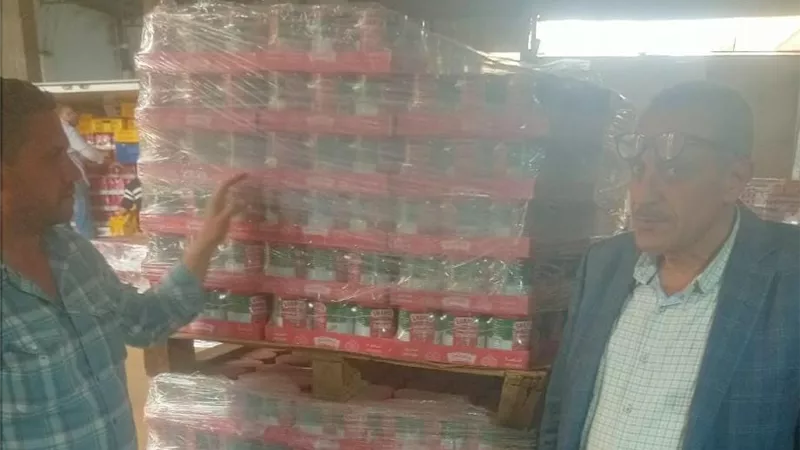 ضبط طن و300 كيلو عسل أسود مجهول المصدر داخل مصنع مواد غذائية بالشرقية 