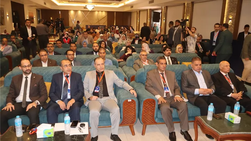 محافظ سوهاج يدشن فعاليات المؤتمر الأول لمستشفى الحميات