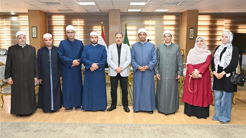 محافظ الشرقية يناقش مع مدير الوعظ تنفيذ قوافل دعوية لنشر الفكر الوسطي 