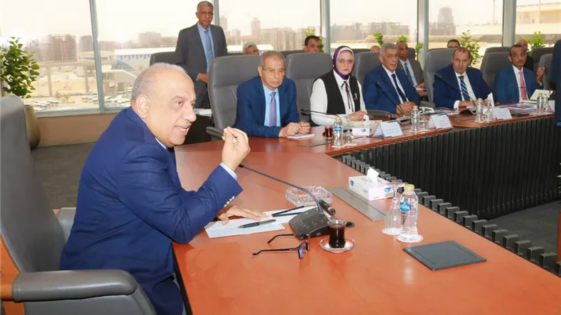 لمواجهة ذروة الصيف.. وزير الكهرباء يوجه برفع درجة الاستعداد القصوى