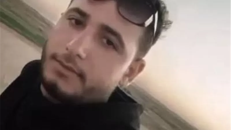مات قبل أن يرى طفله المنتظر.. طريق أسوان ينهي رحلة كفاح الشاب 