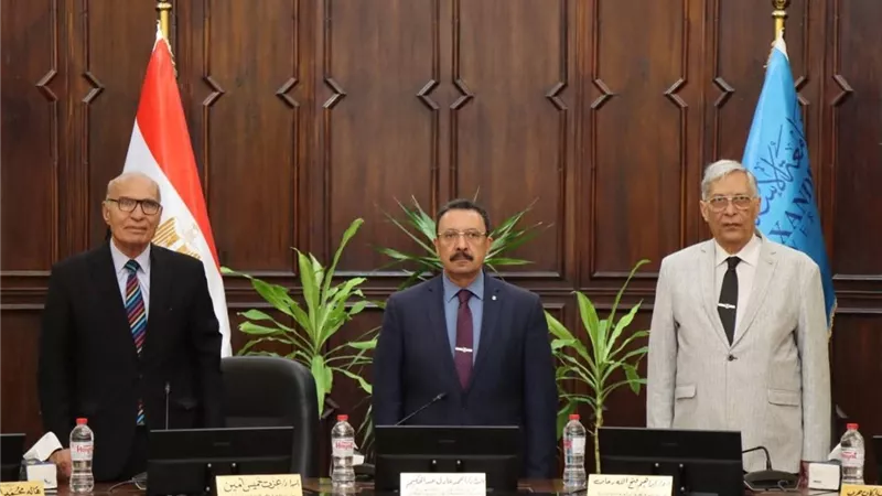 شئون التعليم والطلاب بجامعة الإسكندرية يناقش انتظام أعمال امتحانات الفصل الدراسي الثاني