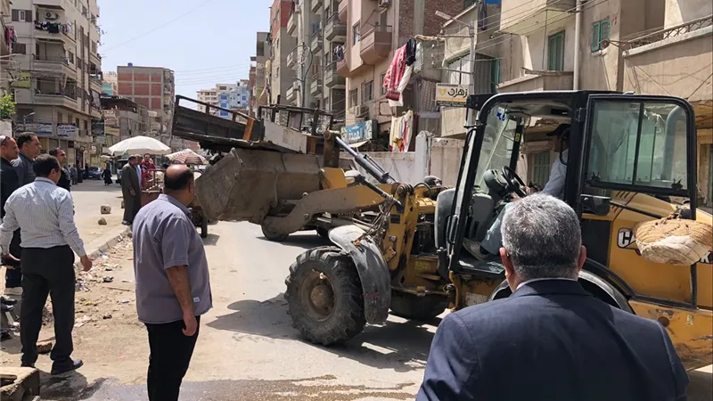 محافظ الدقهلية يقود حملة لإزالة الإشغالات بشوارع الدراسات وعبده معروف بالمنصورة