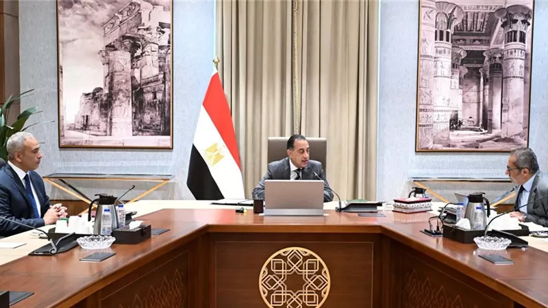 مدبولي يتابع الموقف التنفيذي لتشغيل عدد من المشروعات بالعاصمة الجديدة  