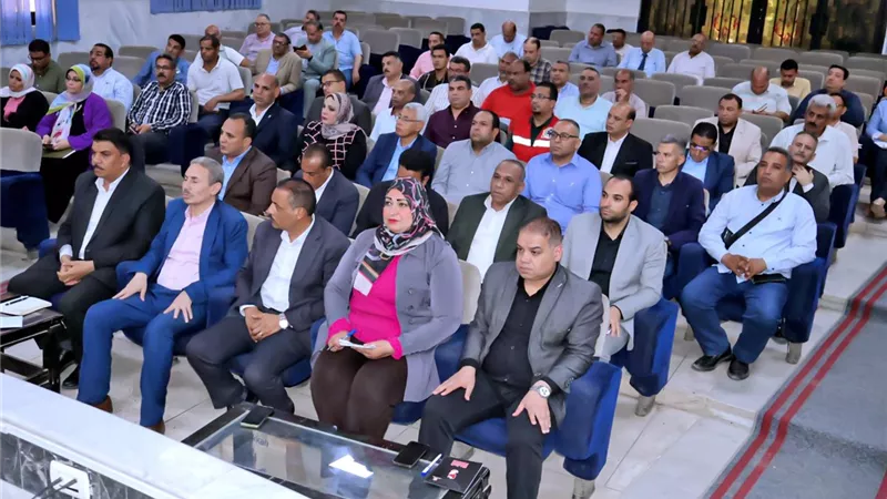 محافظ سوهاج يؤكد على رفع درجة الاستعداد لاستقبال عيد الأضحى وتكثيف الحملات