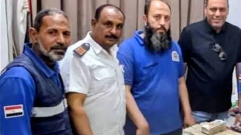 رجال الأمانة.. إسعاف الدقهلية يعيد 1.4 مليون جنيه لمصاب في حادث مروري
