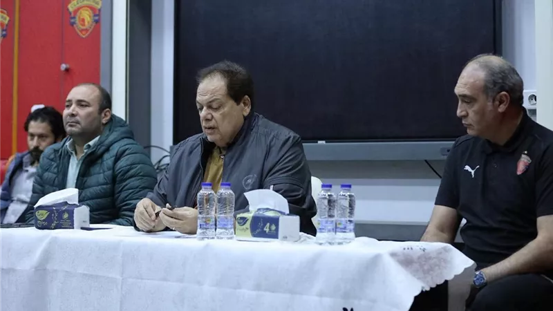 «العبوا بشرف ونزاهة».. رسائل محمد أبو العينين للاعبي سيراميكا قبل مواجهة الزمالك 