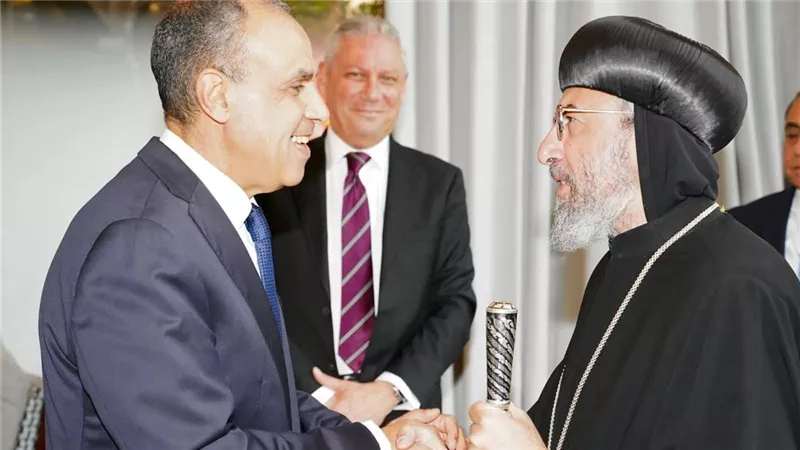 وزير الخارجية يلتقي أسقف الكنيسة القبطية في لندن لبحث شؤون الجالية المصرية