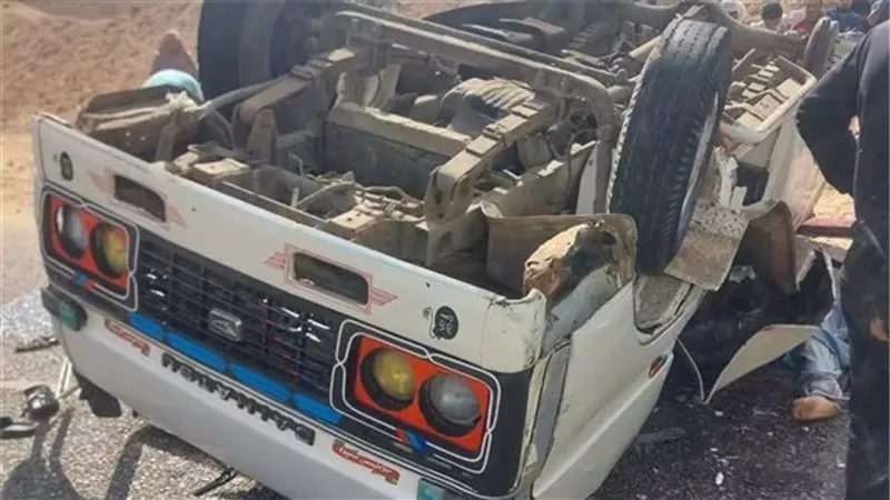 بسبب انفجار الإطار.. مصرع شخص وإصابة 22 آخرين في حادث سير بالمنوفية