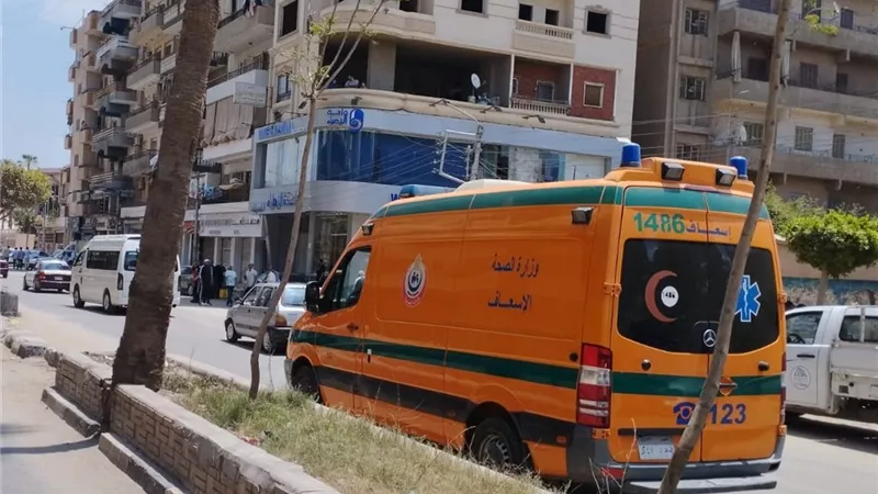 إصابة عاملة نظافة في حادث اقتحام سيارة ملاكي لمحطة غاز في المنصورة 