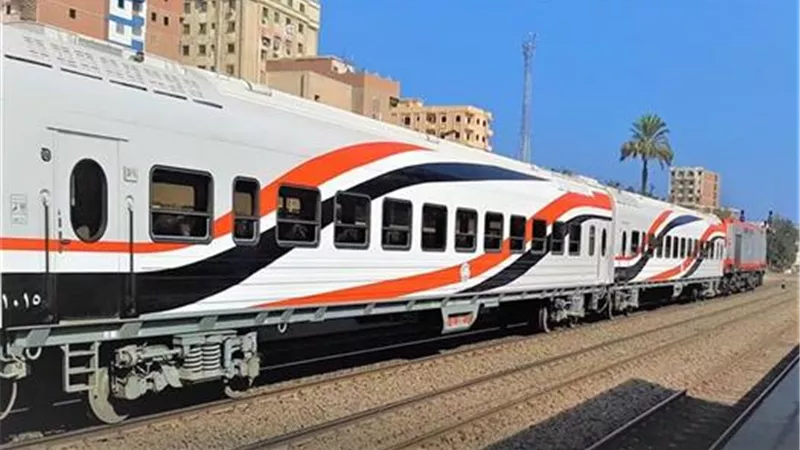 أزمة قلبية مفاجئة.. وفاة عامل داخل قطار الصعيد بالمنيا