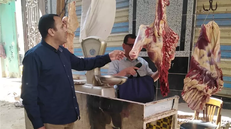 حملات تموينية بالشرقية تضبط لحوم مذبوحة خارج المجازر وسلعا مجهولة