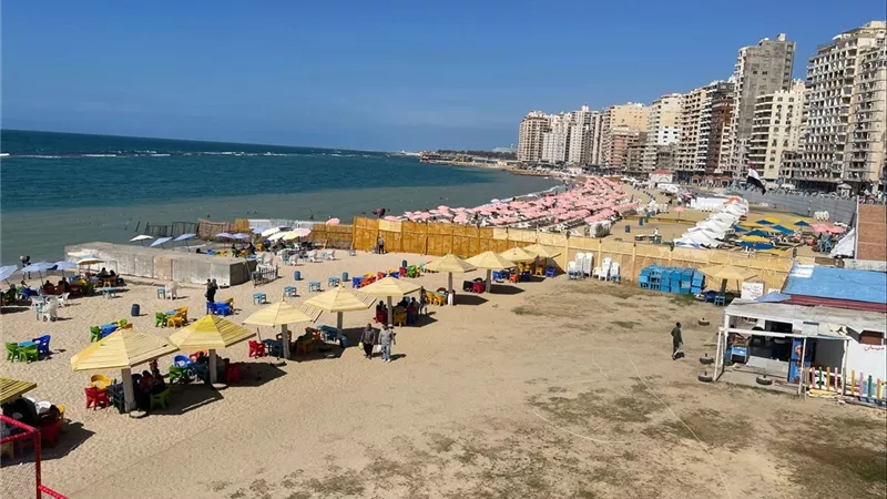 بشرى سارة من محافظ الإسكندرية.. فتح شاطئ الهانوفيل مجانًا أمام المواطنين خلال أشهر الصيف