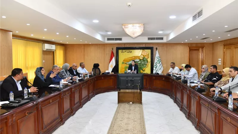 توجيهات عاجلة لدعم مشروعات الصرف والكهرباء بمراكز الفيوم
