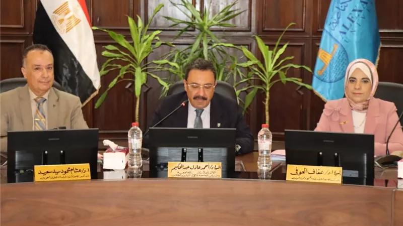 مجلس جامعة الإسكندرية يشدد على الانضباط الكامل خلال امتحانات الفصل الدراسي الثاني
