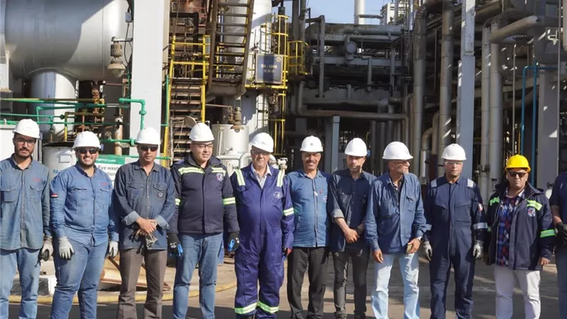 رئيس هيئة البترول يتفقد مصنع بوتاجاز حوش عيسى ومشروعات تطوير مجمع زيوت الإسكندرية