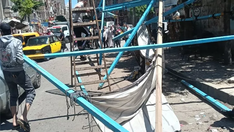 قبل أيام عيد الأضحى.. محافظة الإسكندرية تُزيل شادرًا مخالفًا بمنطقة الفلكي 