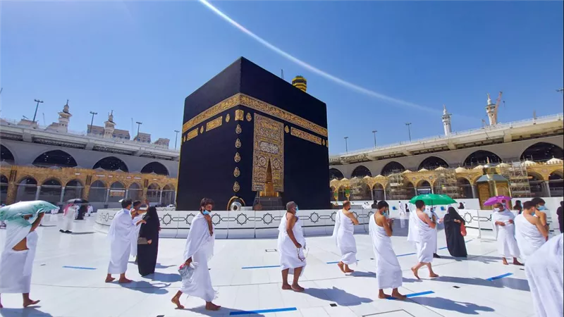 أدعية الطواف.. نفحات إيمانية تملأ القلوب بخشوع البيت الحرام وتفتح أبواب الرحمة