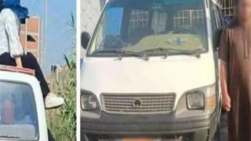 القبض على سائق ميكروباص سمح للركاب بالجلوس أعلى السيارة في البحيرة