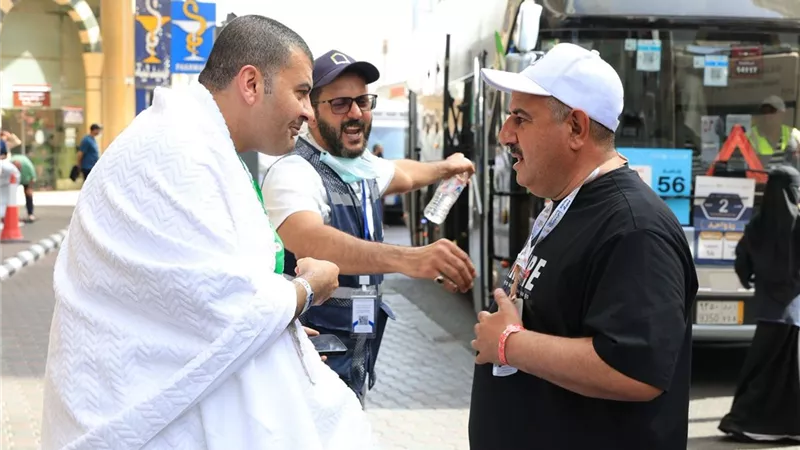 وزيرة التضامن تتابع تصعيد حجاج الجمعيات إلى عرفات لحظة بلحظة