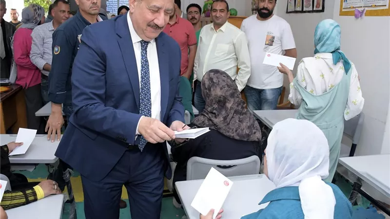 بالصور.. محافظ بورسعيد يتفقد عدد من المؤسسات الخيرية قبل عيد الأضحى 