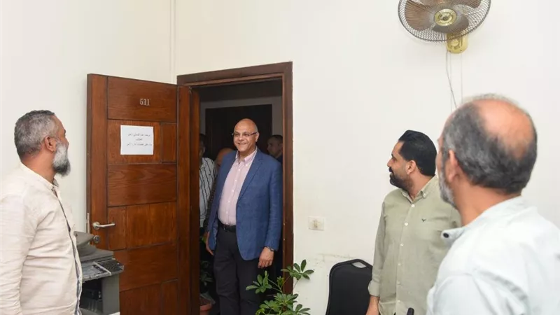محافظ الإسكندرية يهنئ العاملين بالديوان العام بعيد الأضحى المبارك