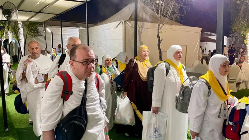 في مشهد إيماني مهيب.. انتقال حجاج الجمعيات من عرفات إلى مزدلفة بانسيابية كاملة