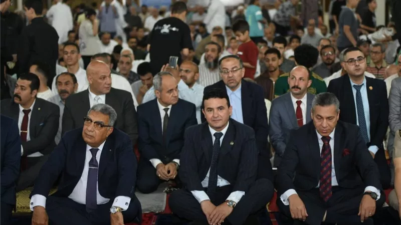 محافظ الدقهلية يؤدي صلاة عيد الأضحى المبارك بمسجد النصر بالمنصورة وسط أبناء المحافظة ..صور 
