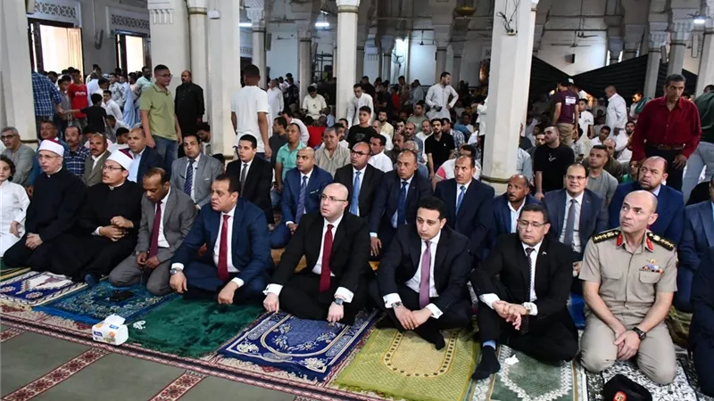 المحافظون ونوابهم يؤدون صلاة العيد بالمحافظات ويثمنون جهود وزارة الأوقاف في حسن تنظيم الساحات والمساجد