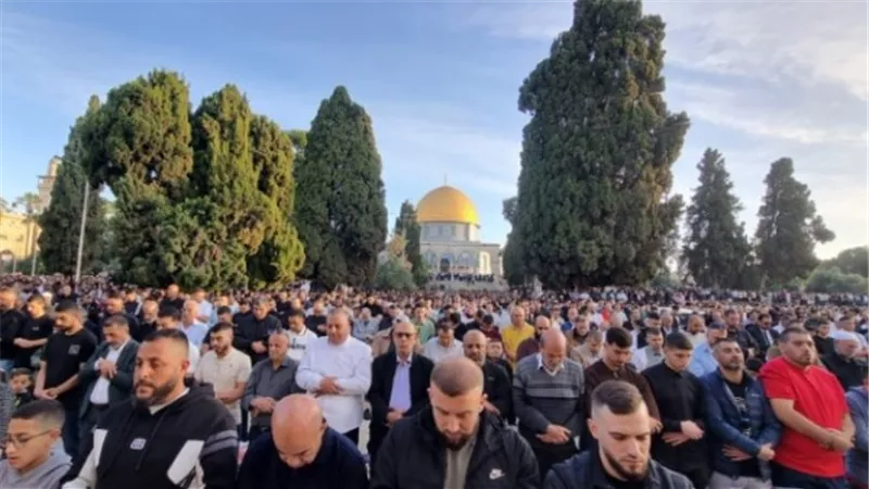 صلاة عيد الأضحى في الأقصى.. 140 ألف مصلٍ يملأون الساحات رغم القيود المشددة