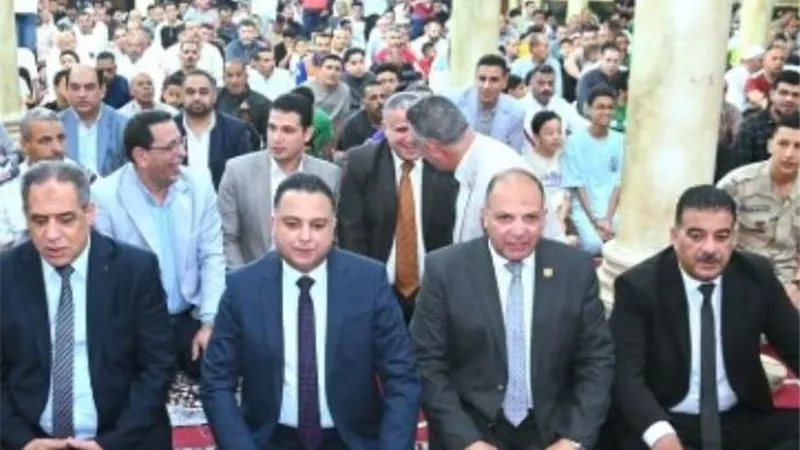 آلاف المواطنين يؤدون صلاة عيد الأضحى بمساجد وساحات البحيرة وسط أجواء من الفرحة والروحانيات