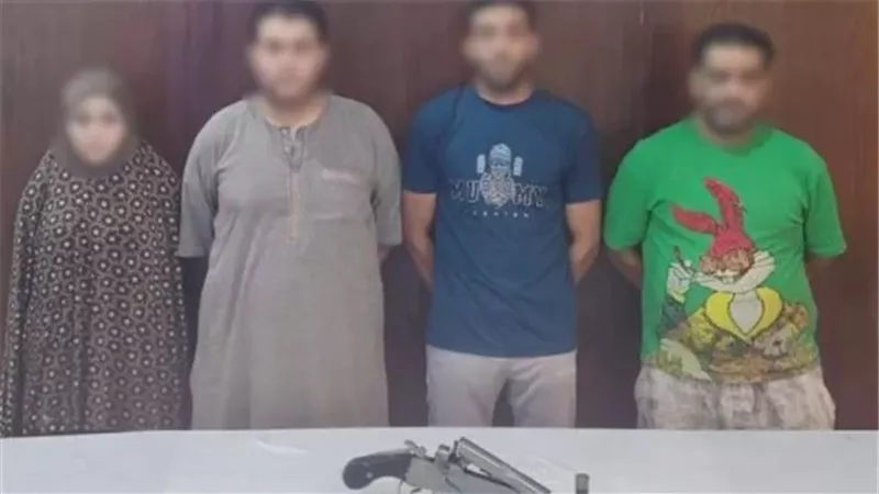 بعد 5 وقائع.. سقوط عصابة سرقة كروت الفيزا بأسلوب النشل في المرج