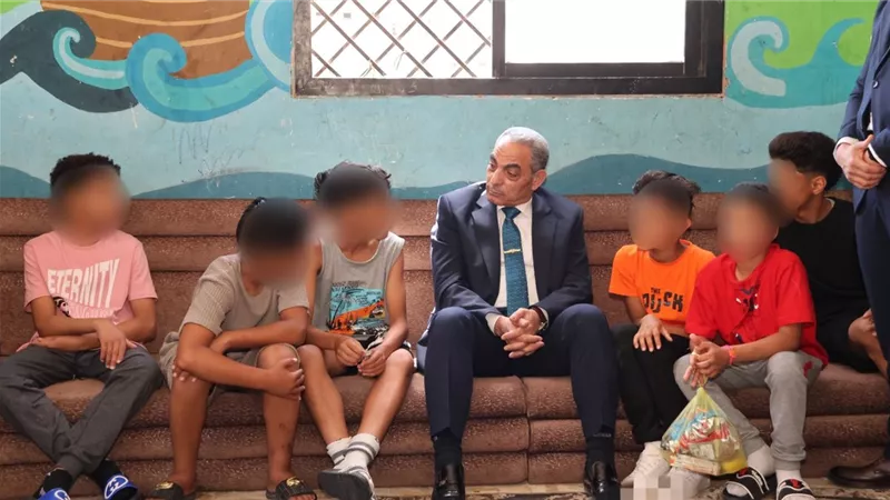 محافظ الإسماعيلية يقدم التهنئة بعيد الأضحى لنزلاء دار الرحمة 