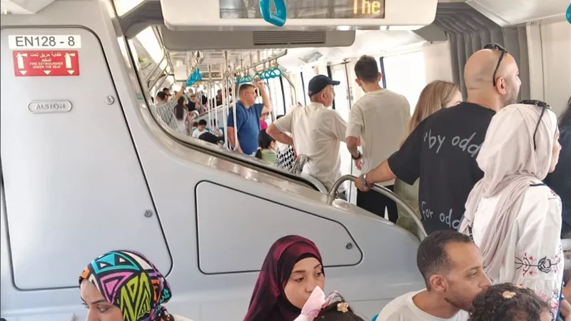  إقبال كبير من المواطنين على استقلال المرحلة الأولى من مونوريل شرق النيل 