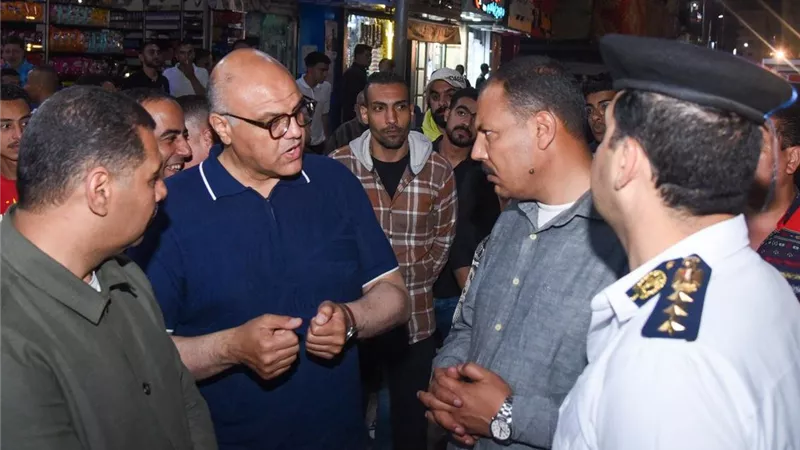 محافظ الإسكندرية لأصحاب المحال: لن نسمح بتعديات على الطريق العام