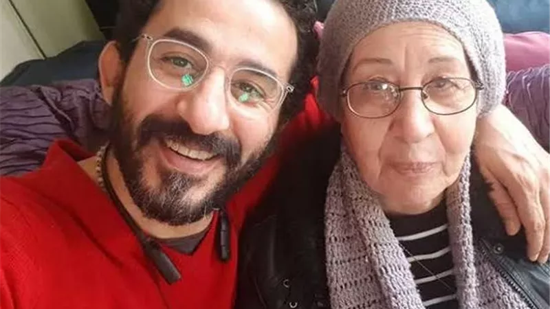 بعد صراع مع المرض.. وفاة والدة أحمد حلمي 