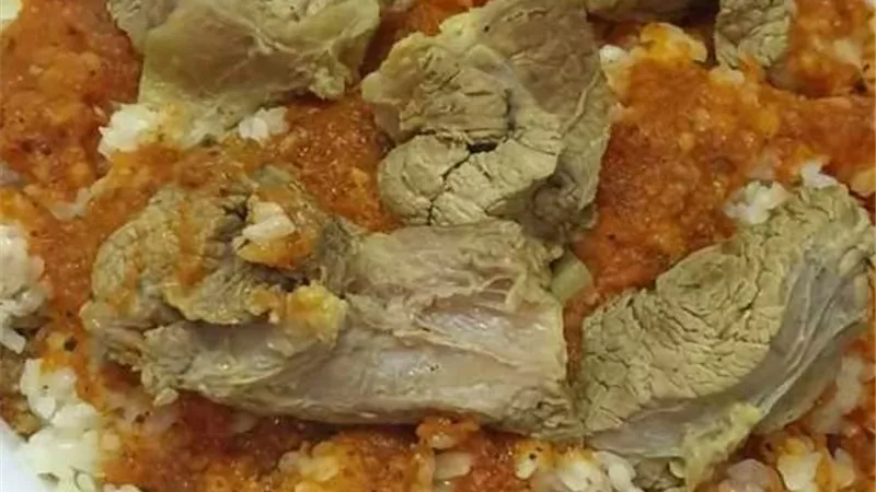ملك السفرة في عيد الأضحى.. طريقة عمل الفتة بالموزة الضاني والرقاق 