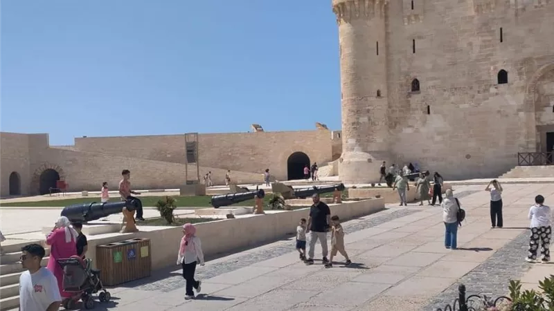في ثالث أيام العيد.. إقبال كثيف على المزارات السياحية بالإسكندرية