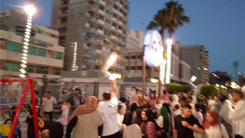 حدائق غرب المنصورة تتزين بزوارها.. ومحافظ الدقهلية يتابع مظاهر البهجة