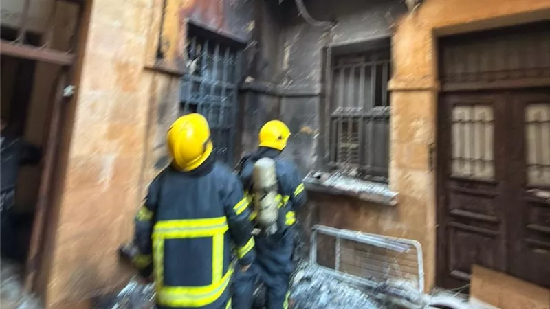 إخماد حريق بعقار سكني في الدرب الأحمر ومنع امتداده للعقارات المجاورة