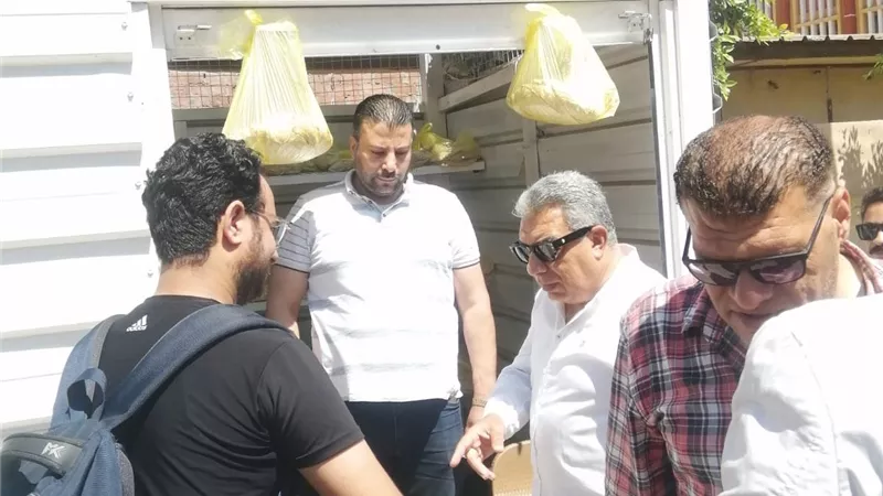 محافظ الدقهلية يتفقد منافذ بيع الخبز المدعم بالمنصورة: 40 رغيفًا كحد أقصى للمواطن