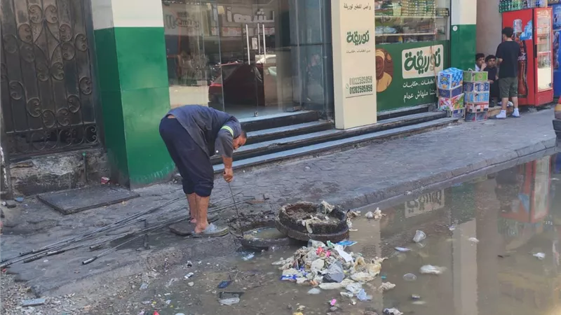جولة مفاجئة لمحافظ الدقهلية في رابع أيام العيد.. وتحرك فوري لإصلاح عطل صرف صحي