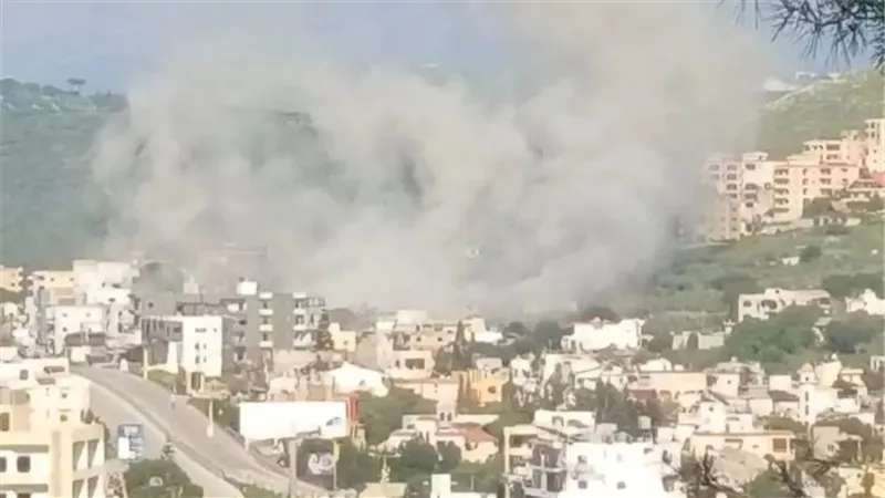 جيش الاحتلال يشن عمليات عسكرية واسعة جنوب لبنان.. قصف مكثف وتدمير منازل