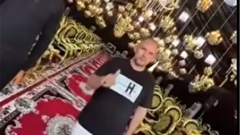 مليون جنيه وبرومو ترويجي.. عزاء والد حمو بيكا يثير الجدل عبر السوشيال 