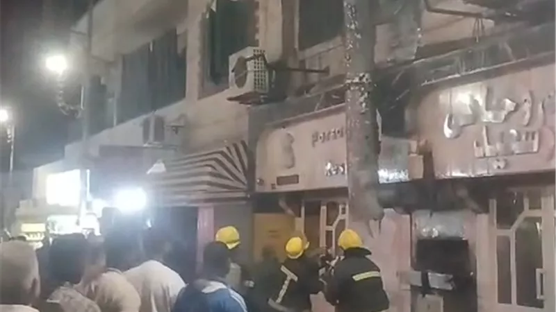 بسبب المدخنة.. السيطرة على حريق مطعم دون إصابات في قنا