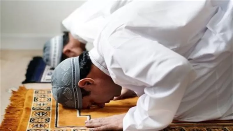 كيف تحقق الخشوع في الصلاة؟.. الأزهر يوضح الأسباب والوسائل وأقوال الفقهاء