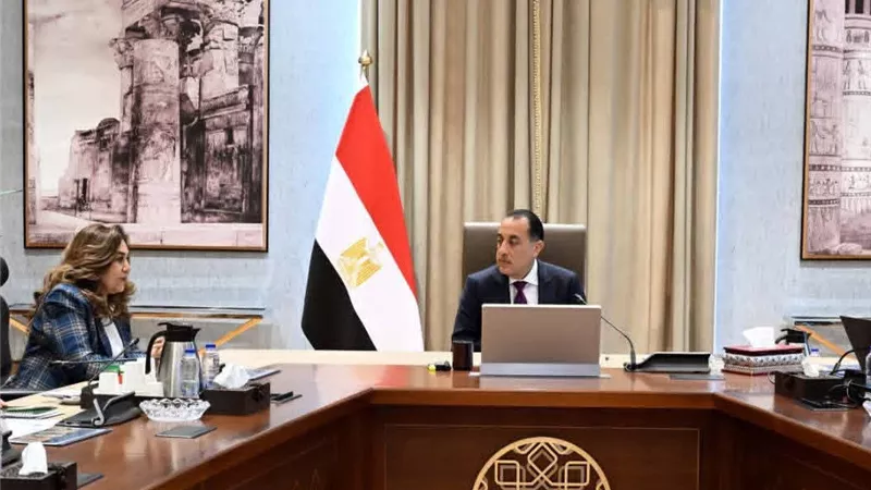 رئيس الوزراء يتابع موقف تنفيذ المشروعات التنموية والخدمية بمحافظة الإسكندرية