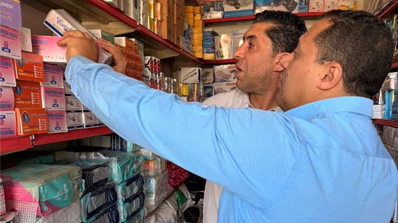 ضبط مصنع مستحضرات تجميل ومكملات غذائية مغشوشة ومنشآت طبية بدون ترخيص بالفيوم